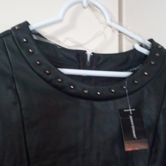 Women's Top - Picture 2 of 14